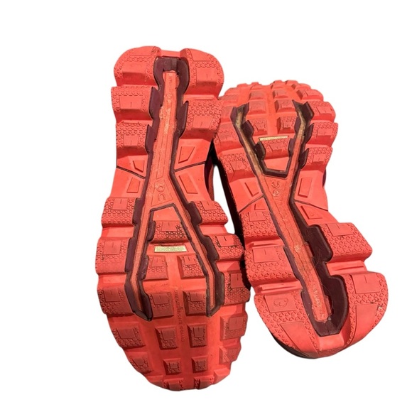 On Running Women's Pink and Burgundy Athletic Shoes - Picture 6 of 11